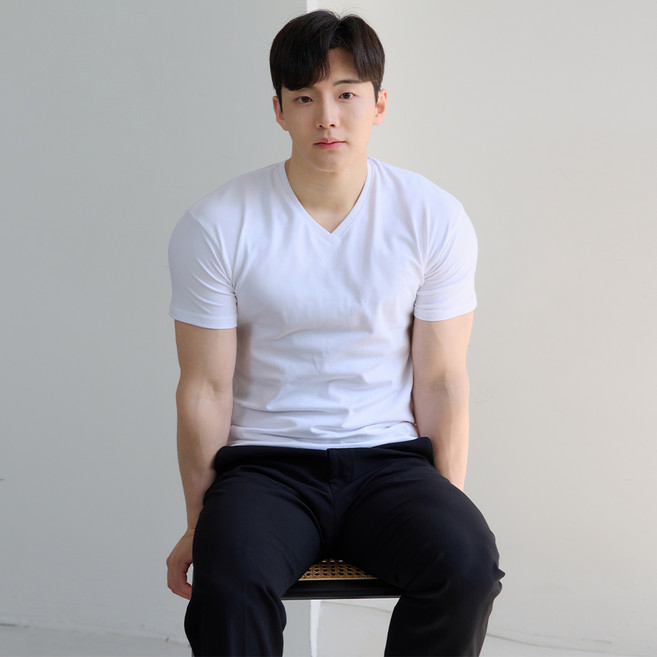 핵쿨남 남성용 어깨 넓어보이는 머슬핏 브이넥 반팔 티셔츠