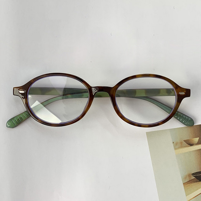맵시 캐주얼한 타원형 패션 블루라이트 차단 뿔테 안경