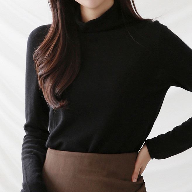 Queenis 女款修身輕量針織半高領T恤