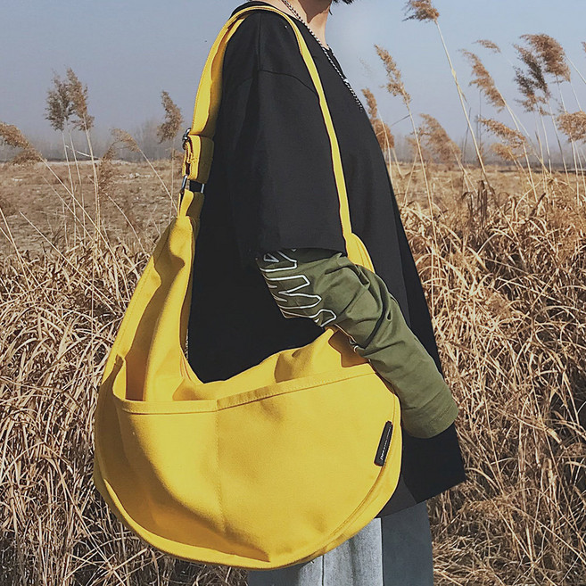 FROM HEAVEN 半月形素色帆布斜背包, 黃色