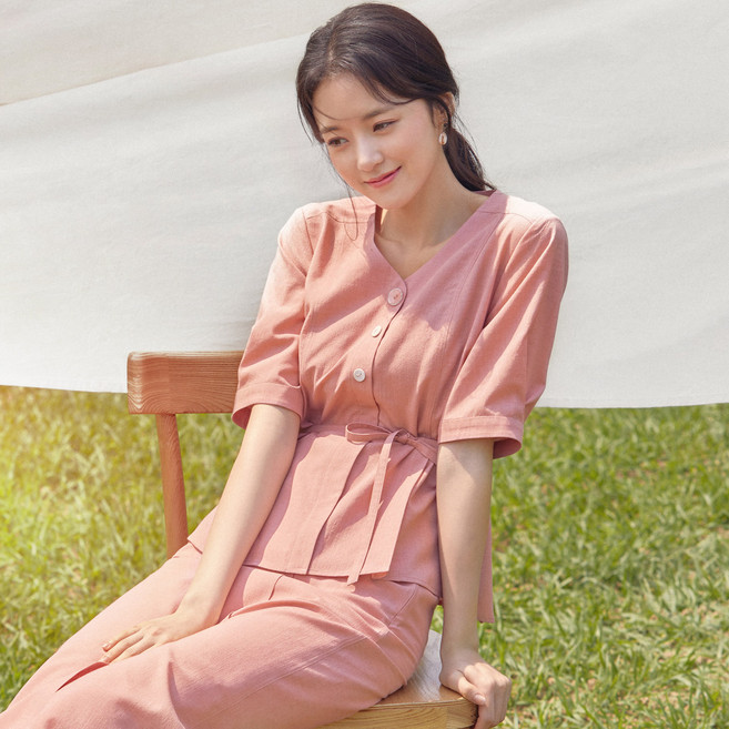 로엠 V넥 블라우스