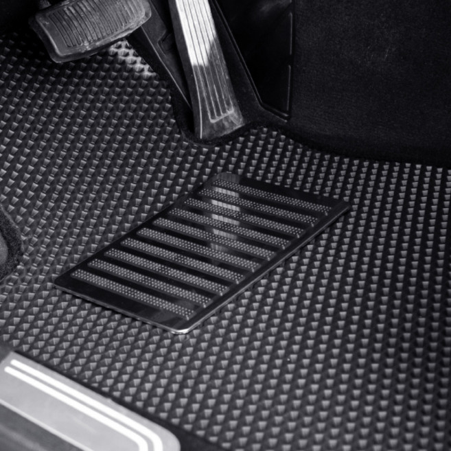 더존 벌집 카매트 돌기형 + 레이싱 발판패드 3P, 기아 K5 DL3 (2020년~), 블랙