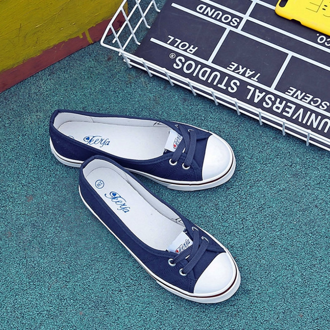 Kong 女款 Binshu 平底休閒鞋