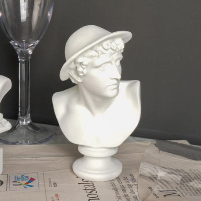 케이트가든 미니 석고상, 줄리앙