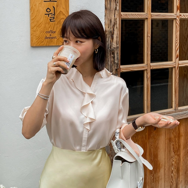 임블리 프릴 포인트 반팔 블라우스