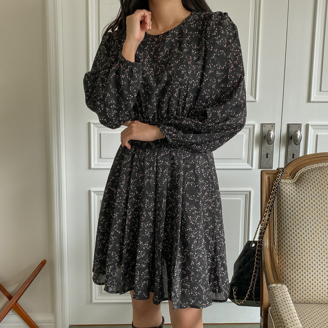 화이트폭스 플라워 셔링 스트랩 플리츠 원피스