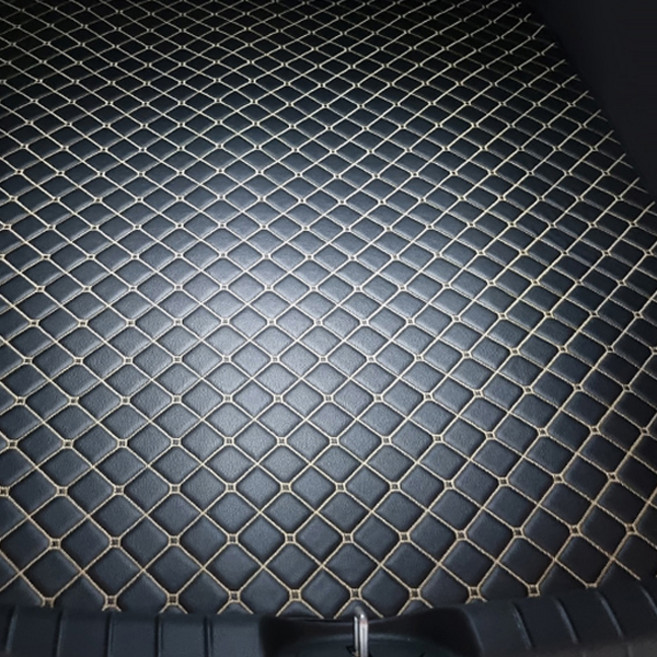 아이빌 4D 입체퀼팅 가죽 트렁크매트, 디올뉴 그랜저 GN7 LPG, 블랙 + 골드 스티치
