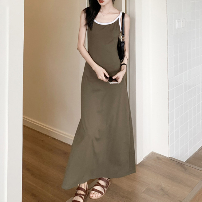 비비에모 라운드넥 백리스 끈소매 플레어 슬림핏 롱 원피스 03647