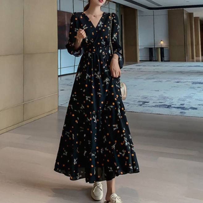 Elsso 春季碎花V領長版洋裝 含大尺碼, 黑色