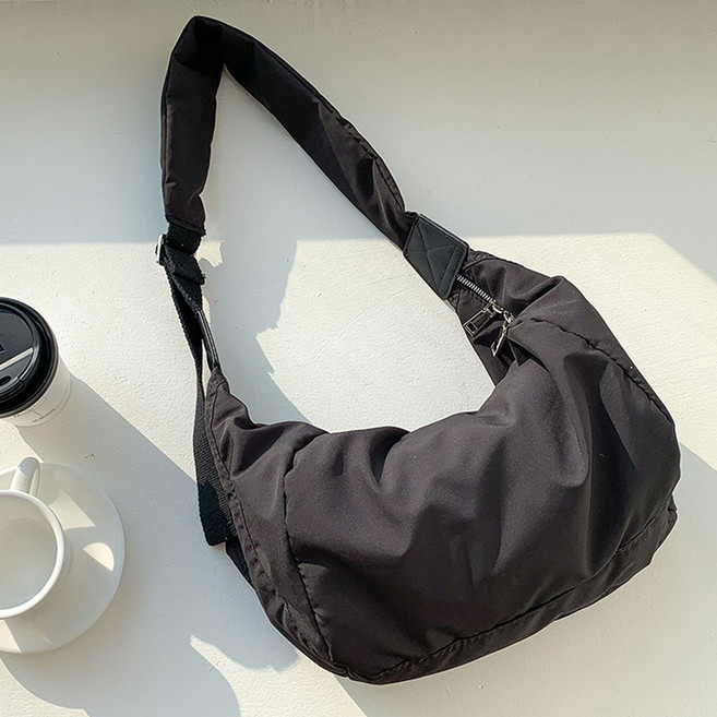 Elsso 男女通用尼龍斜背肩背郵差彎月包, 黑色