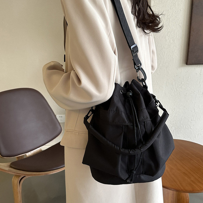 Elsso 女款兩用肩背水桶包