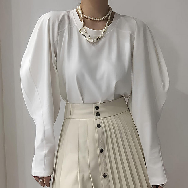 비비에모 라운드넥 유니크 퍼프 숄더 블라우스 07088