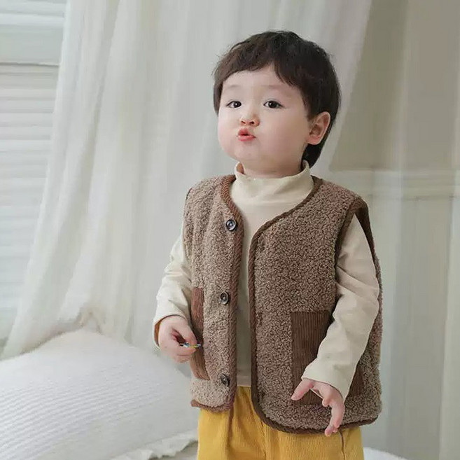 Arbe 兒童栗子羊羔毛背心