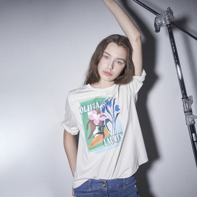 올리비아로렌 여성용 전사프린트 포인트 티셔츠 VVCAS5M3381