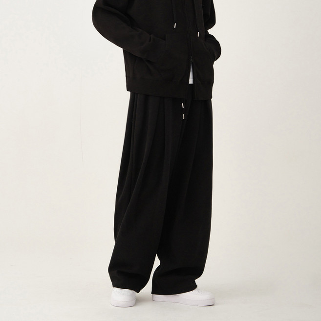 클로니아 4핀턱 와이드 밴딩 트레이닝 팬츠 CF0U04