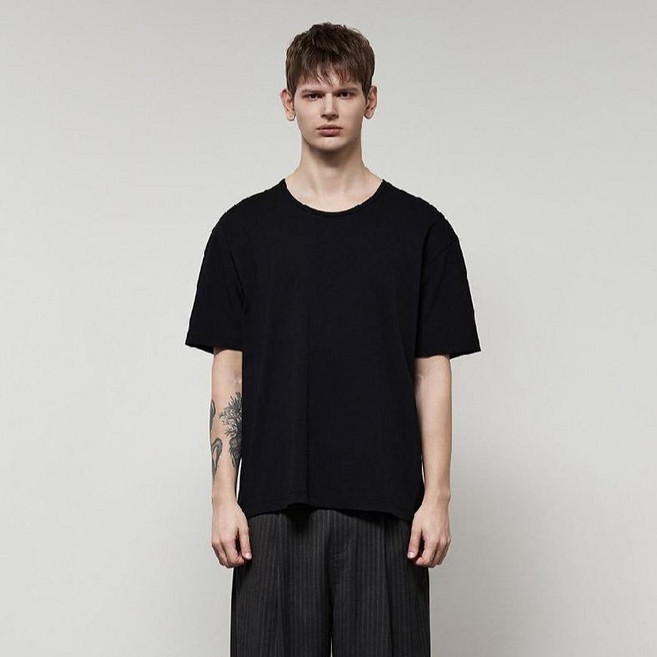 일꼬르소 남성용 미니멀 U넥 반팔 티셔츠