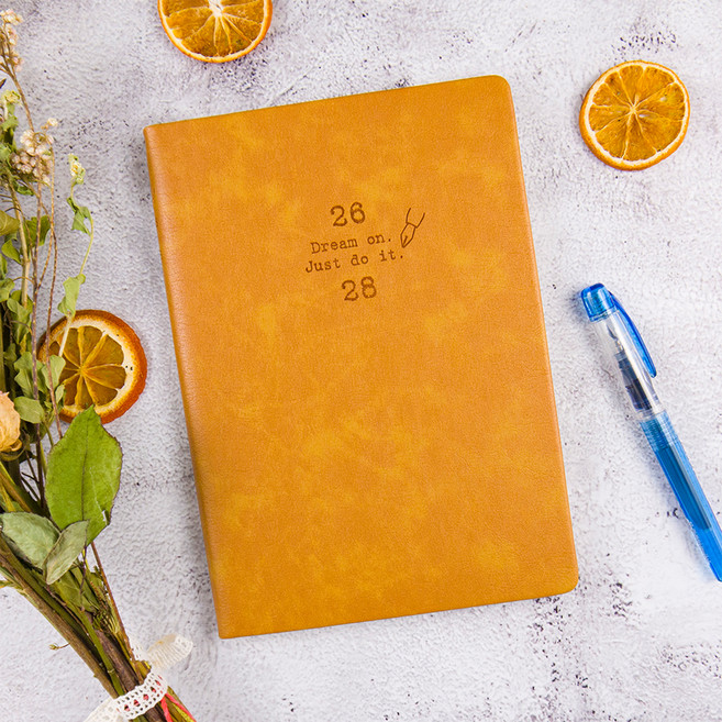 conifer 綠的事務 時錄3年誌 2026~2028年度日記本 鋼筆紙精裝筆記本, 1本, 秋楓棕