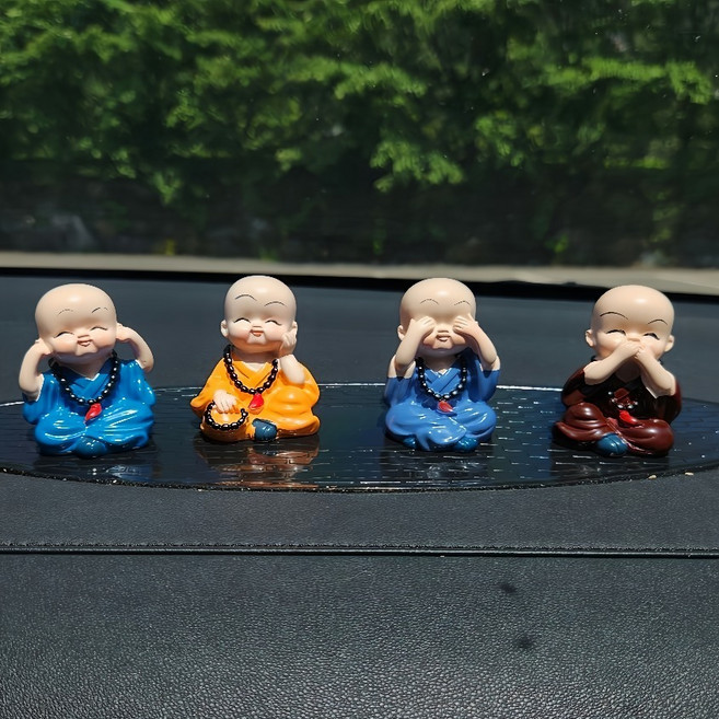 오토크루 차량용 대시보드 삼불수행 동자승 스님 인형 장식 4종 + 논슬립 패드 세트, 혼합색상, 1세트