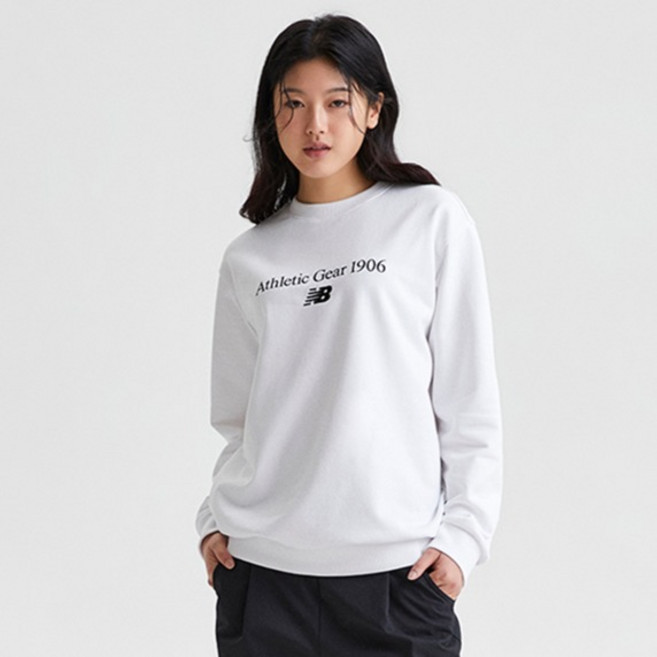 뉴발란스 여성용 세미 오버핏 W 에센셜 레터로고 맨투맨 NBNCFB0013