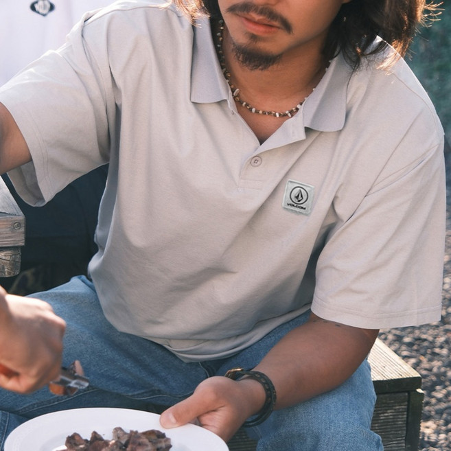 Volcom 男款徽章Logo珠地棉領T恤 VA252TS103