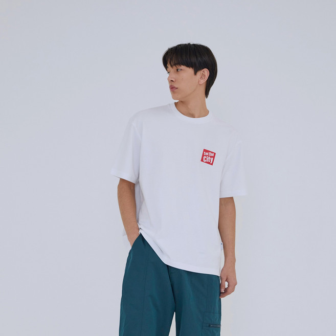 어반디타입 스퀘어 슬로건 티셔츠