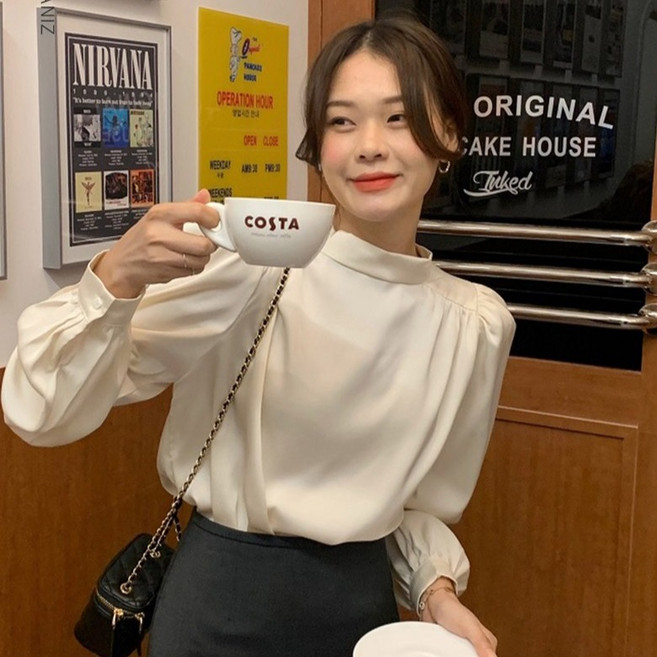 타니즈 리베 퍼프소매 실키 스카프 블라우스