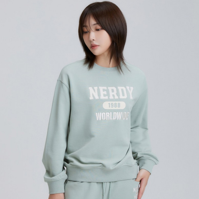 널디 남녀공용 바시티 로고 스웻셔츠
