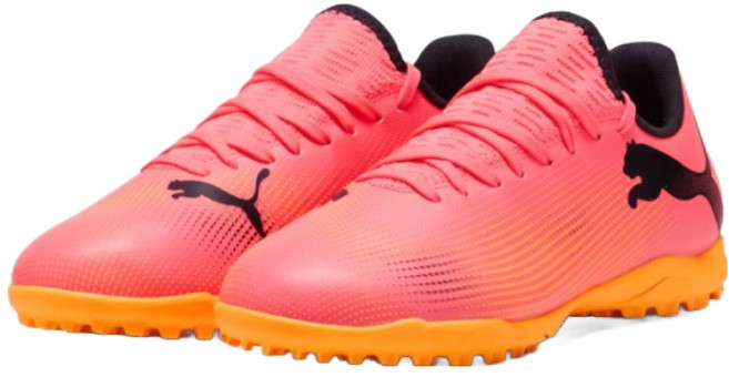 PUMA 青少年 Future 7 Play TT 五人制足球鞋 10773703, 1個, 日落螢光 + PUMA黑 + 陽光黃