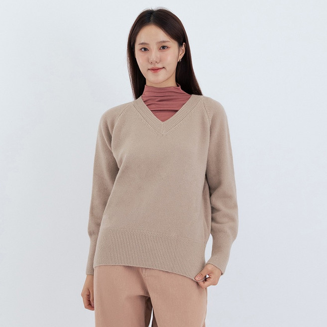 Elsso 女款寬鬆V領日常穿搭修身設計羊毛混紡半短版針織衫