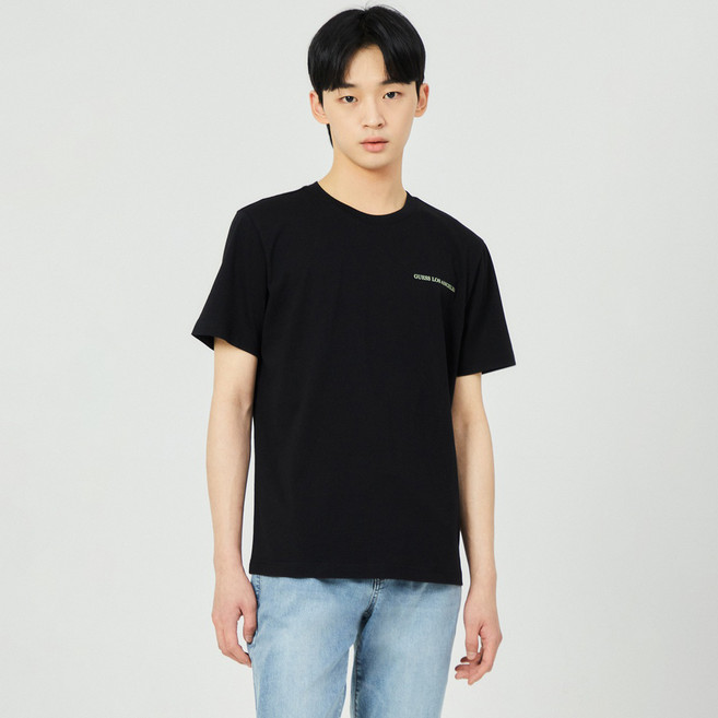 게스 남녀공용 온라인유니 레귤러핏 왼가슴 일자로고 면 반팔 티셔츠 NP2K8401