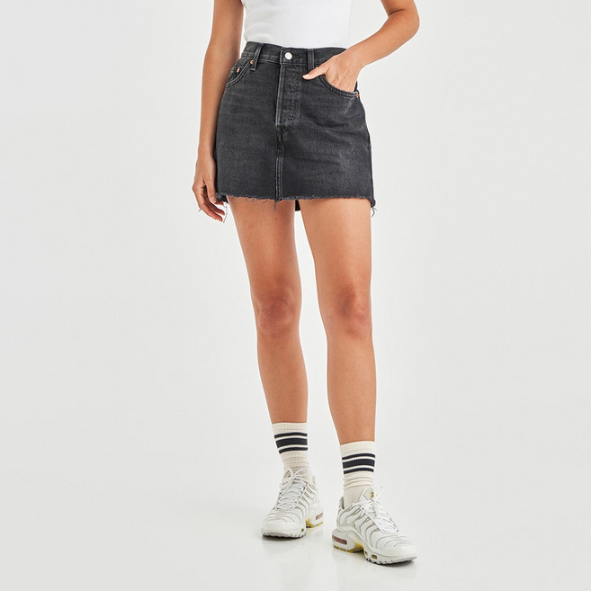 LEVI'S 女款 Down The Rabbit Hole 經典圖案棉質短裙