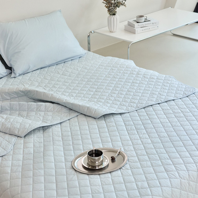 헬렌스타인 프랑스 워셔블 양모 스프레드, 에어리블루