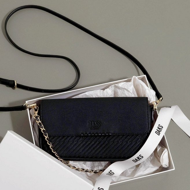 닥스 여성용 하우스 체크 로고장식 소가죽 미니 숄더백 DCWA6E157BK