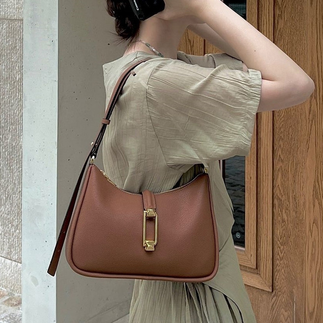 닥스 여성용 D락장식 가죽 숄더 겸 크로스백 DCBA6E964W2