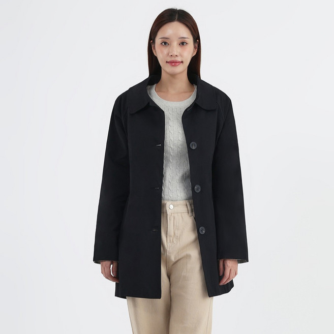 Elsso 女款寬鬆版型格紋撞色袖翻領半長版風衣外套