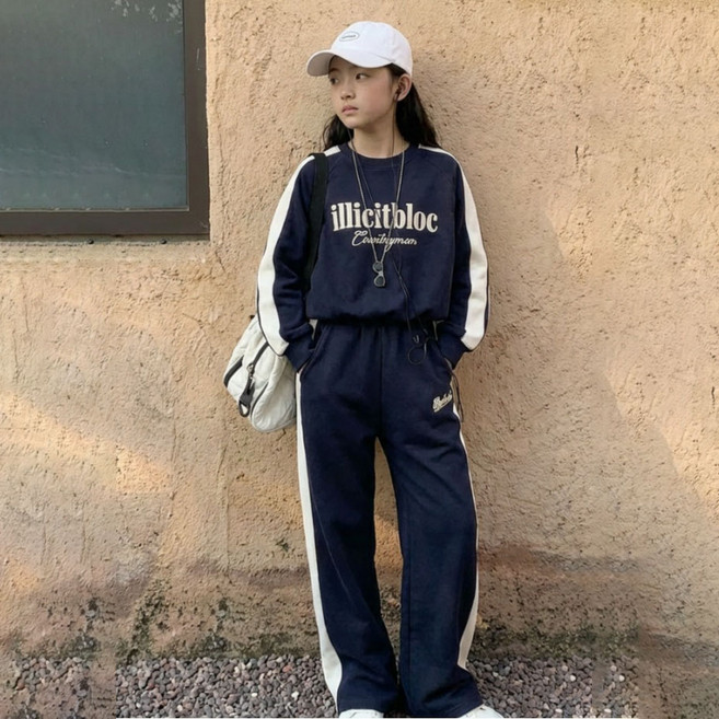 리틀크루 주니어 레터링 그래픽 포인트 데일리 맨투맨 셋업