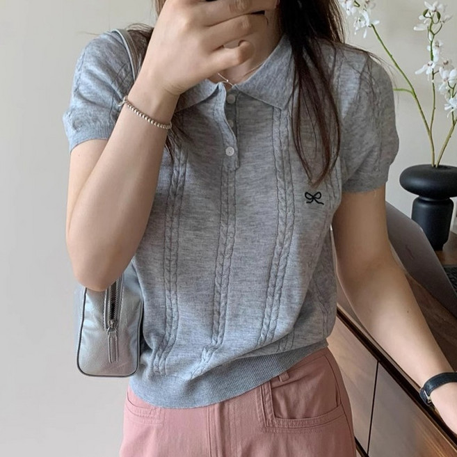 더시럽 여성용 리본자수 꽈배기 카라 반팔니트