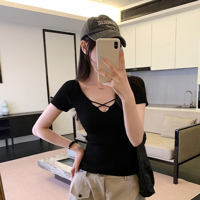 어썸풀 여성용 모엘라온 펀칭 반팔 니트 A26SMKN022005