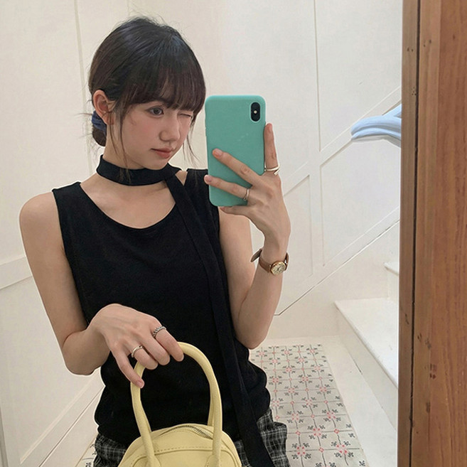 어썸풀 여성용 니리시라 홀터넥 드레이프 슬리브리스 니트 A26SMKN030611