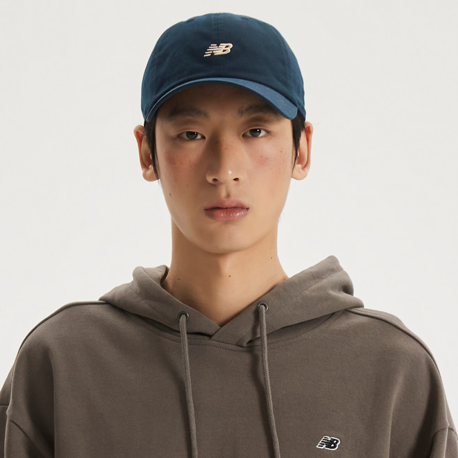 뉴발란스 남성용 플라잉 로고 코튼 볼캡 NBGDFF1104