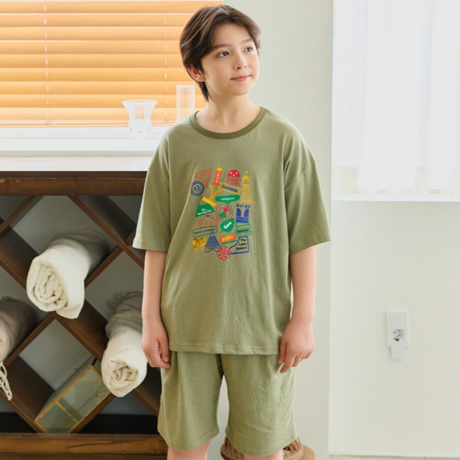 유라비 아동용 스티커 반팔 티셔츠 + 무디 원턱 와이드 밴딩 버뮤다 반바지 세트