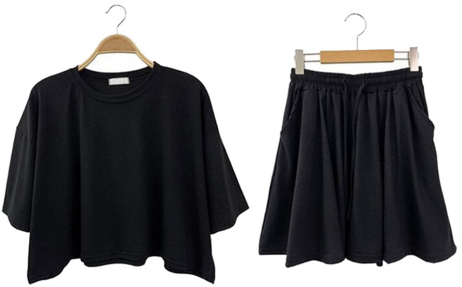 시크블랙 쿠신레 루즈핏 세미 크롭 반팔티 + 플레어 반바지 세트 cpset3919k63