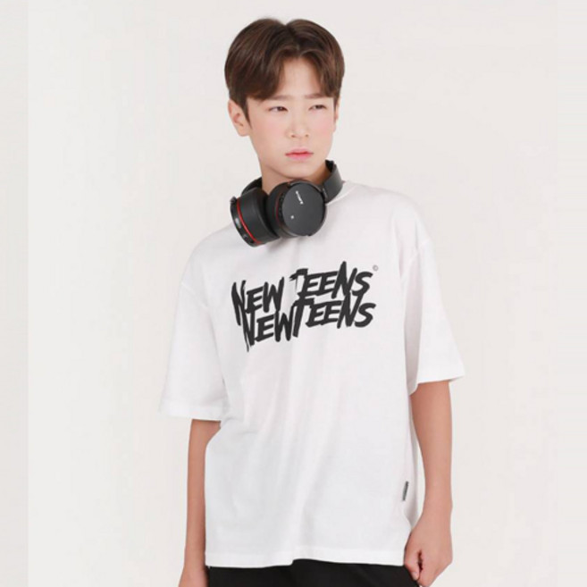 뉴틴즈 라운드넥 뉴틴즈 반팔 티셔츠