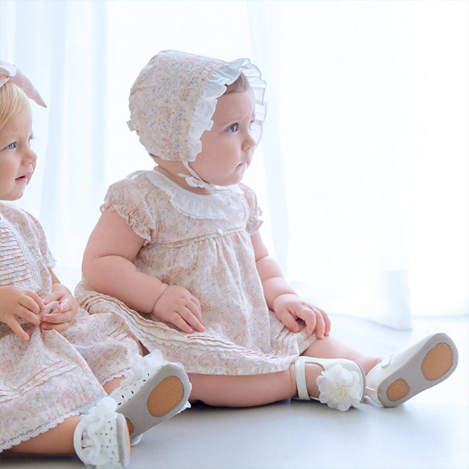 ETTOI 新生兒送禮用 Ella 佩斯利連身衣 + 帽子套組
