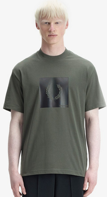 FRED PERRY 男款寬版圖案T恤 M2404