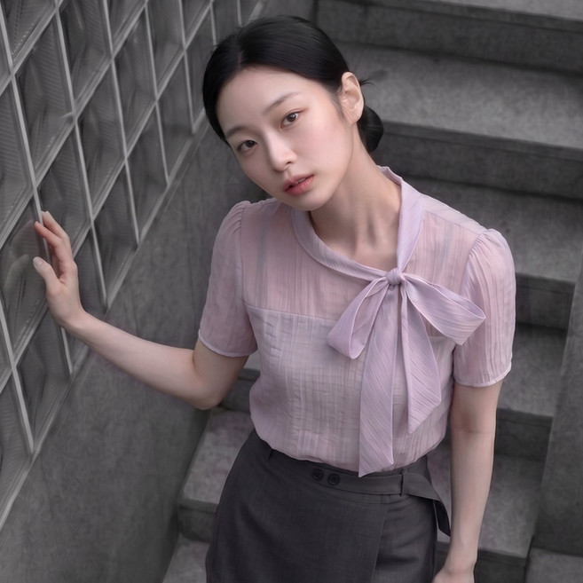 로엠 시스루 리본 타이 블라우스