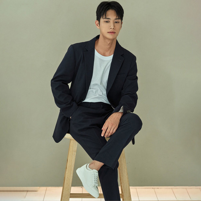 Brown Studio 男士標準版型西裝外套 + 長褲套裝