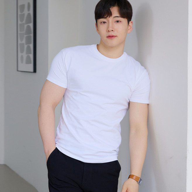 핵쿨남 어깨 등 몸좋아보이는 무지 라운드 반팔 머슬 핏 티셔츠