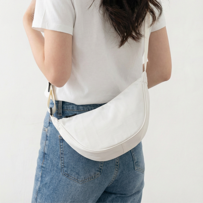 벨리안 가볍고 튼튼한 반달 여성 크로스백