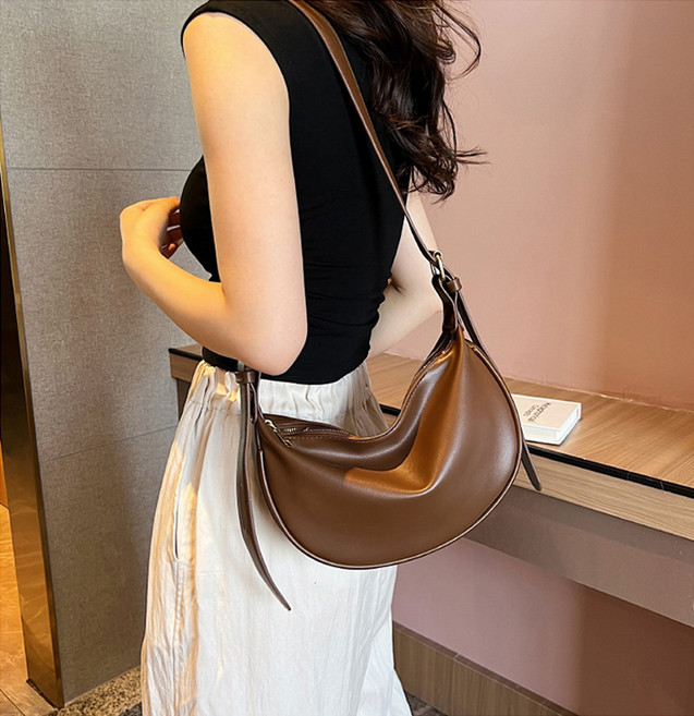 Elsso 女性簡約圓形斜揹包, 棕色